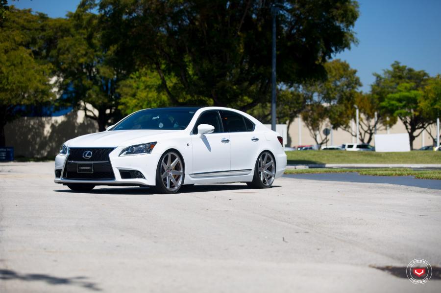  Lexus LS460 on Vossen Wheels (CG-207) 2017 года  (фото 34 из 35)